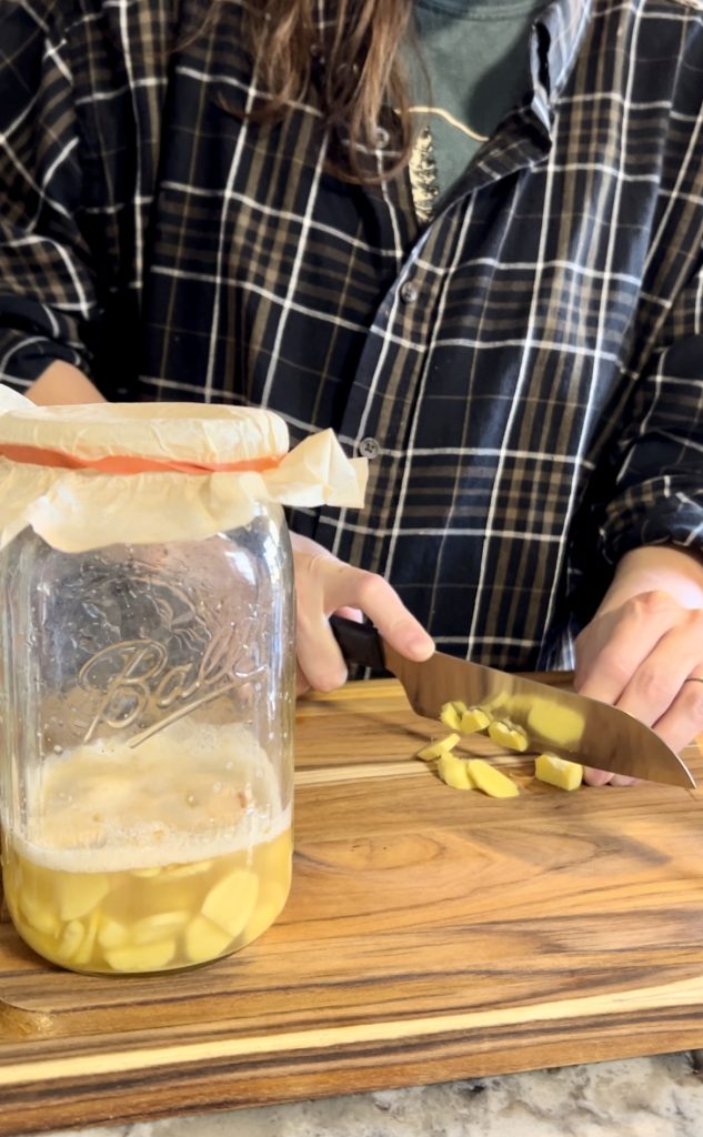 sliced ginger